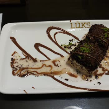 Yanlış Tatlı Ve İlgisiz Servis Deneyimi