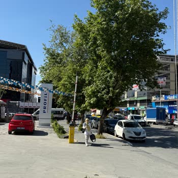 Dükkan Önünde Bayrak Asamama Sorunu Ve İlgisizlik