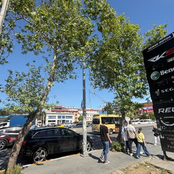 Dükkan Önünde Bayrak Asamama Sorunu Ve İlgisizlik