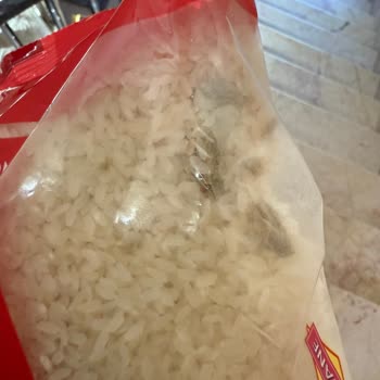 Pirinç Paketinden Çıkan Bilinmeyen Cisimler Sağlığımızı Tehdit Ediyor