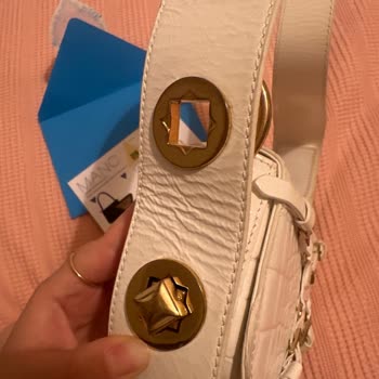 Çantadaki Aksesuar Sorunu Ve Müşteri Yorumlarının Silinmesi