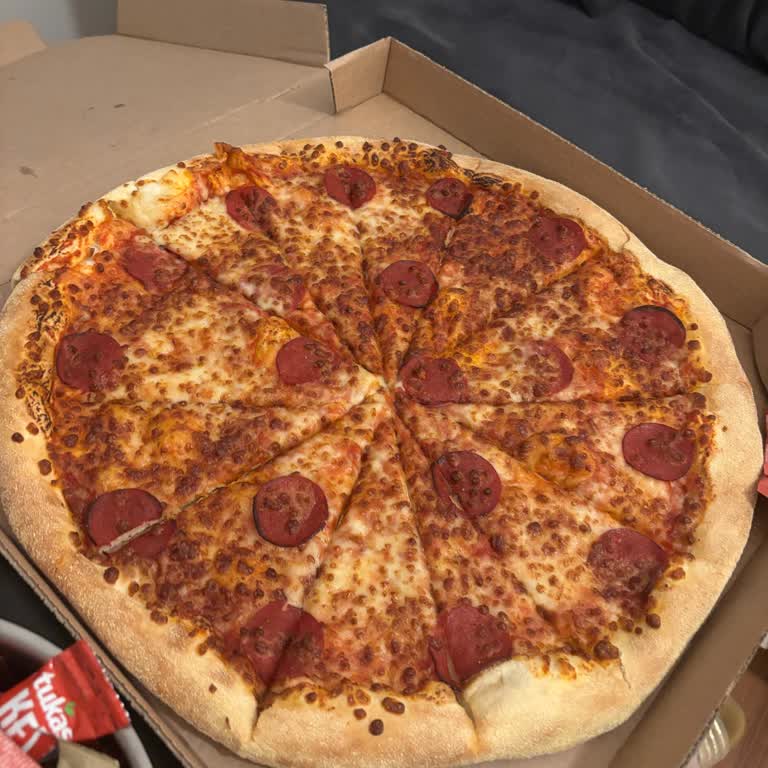 Domino's Alaçatı Şubesinde Malzeme Eksikliği Ve Kalitesiz Ürün Deneyimi