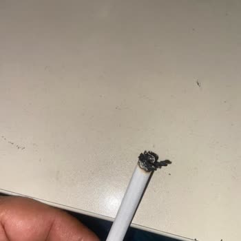 Marlboro Red Long Kalitesi Düştü, İçinden Odun Çıkıyor Ve Yanmıyor
