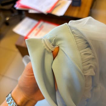 Mezuniyet Elbisesi Hayal Kırıklığı: Yanlış Beden, Eksik Ürün, Sıfır İletişim!