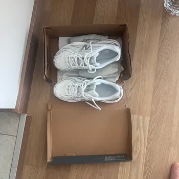 Siparişimde İki Sağ Ayakkabı, Eksik Ve Hasarlı Ürün Geldi