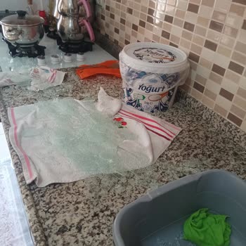 Kumtel Fırının Camı Kırıldı, Servis Desteği Alınamıyor!