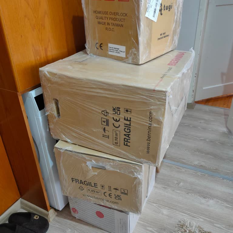 Kargoları Kapıya Yığıp Gittiler, Taşıyamadım!