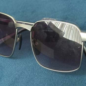 Aldığım Gözlükte Vidalar Gevşek Ve Lekeler Var