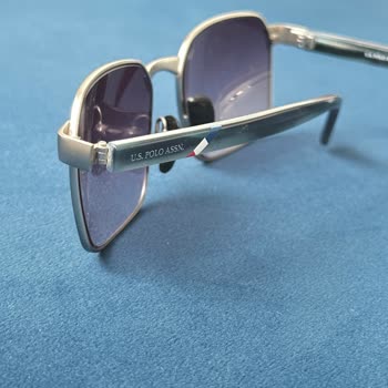 Aldığım Gözlükte Vidalar Gevşek Ve Lekeler Var