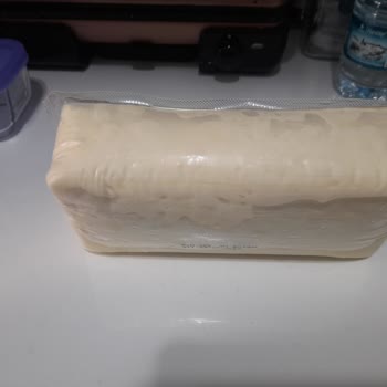 Açılmamış Kaşar Peynirinde Tarihi Geçmeden Pakette Şişme Ve Sulanma