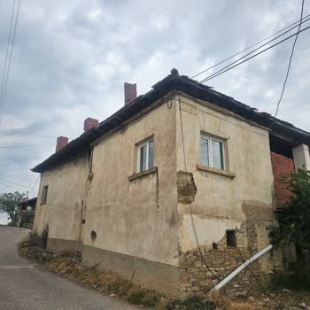 Evimin Duvarındaki İnternet Kablosu Bir Türlü Kaldırılmıyor
