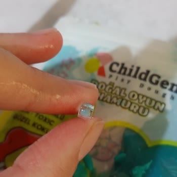 Çocuk Oyun Hamurundan Çıkan Kesici Parçalar Endişelendiriyor