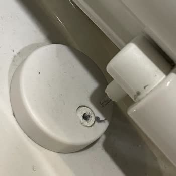 Vitra Klozet Kapağı Menteşe Sorunu: Dayanıklılık Beklentisini Karşılamıyor