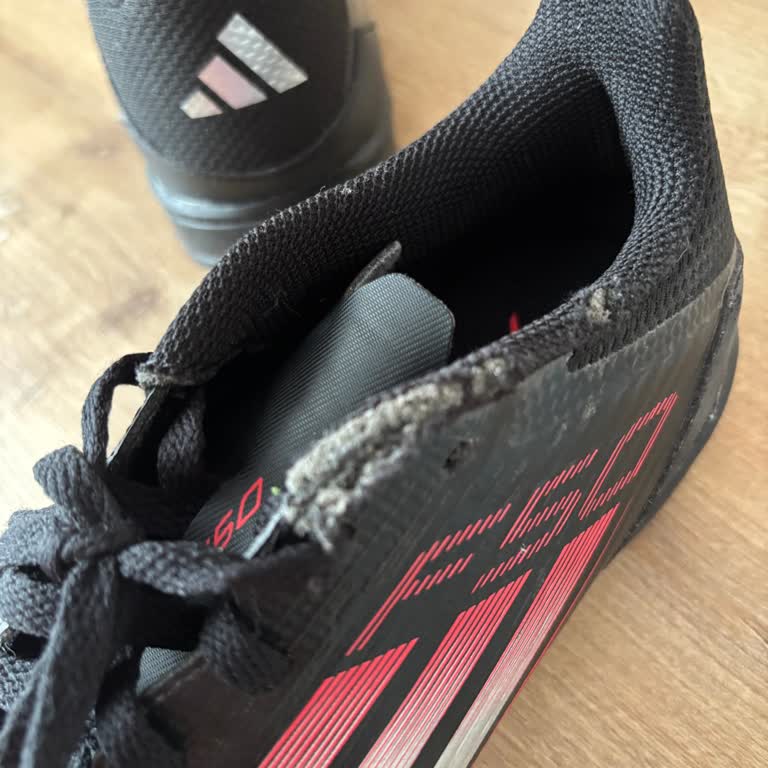 Adidas Mağazasından Aldığım Ayakkabı İlk Günde Yıprandı, İade Kabul Edilmedi