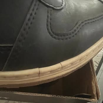 FLO'dan Aldığım Ayakkabılar Sürekli Patlıyor, Değişim Taleplerim Reddediliyor