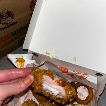 Popeyes Siparişimde Çiğ Ve Sert Tavuklar Geç Teslim Edildi