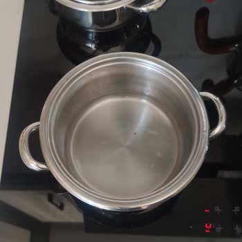 İndüksiyonlu Ocakta Çalışmayan Tencere Seti İçin Çözüm Bekliyorum