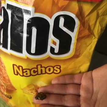 Patos Nachos Aromalı Cipste Sert Yabancı Madde Sorunu