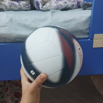 Decathlon Yeni Aldığım Voleybol Topunun Havası Sürekli İniyor