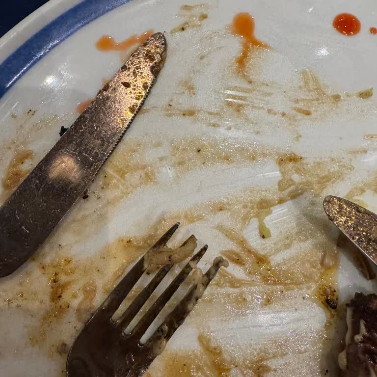 Yemekte Kurt Şoku Ve İlgisiz Personel