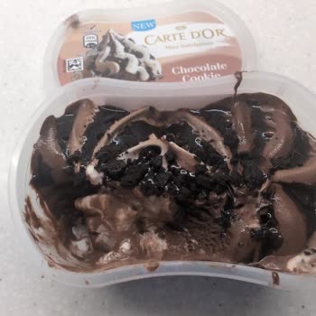 I found Red Hairs in My Carte d'OR Ice Cream - It Made Me Feel Sick