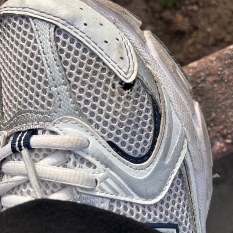 New Balance 530 Modelinde Kısa Sürede Yırtık Sorunu Ve Hayal Kırıklığı