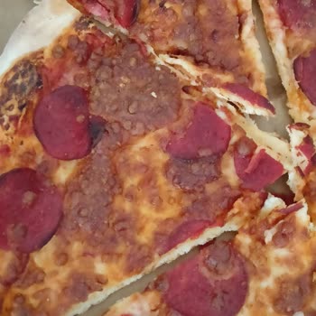 Yanık Pizza Ve İletişimsizlik Nedeniyle Hayal Kırıklığı