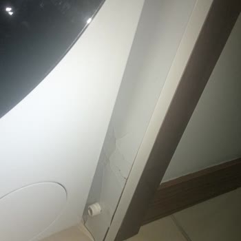 Kurulum Hatası Nedeniyle Çamaşır Makinesi Dolabım Zarar Gördü