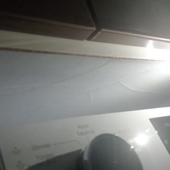 Kurulum Hatası Nedeniyle Çamaşır Makinesi Dolabım Zarar Gördü