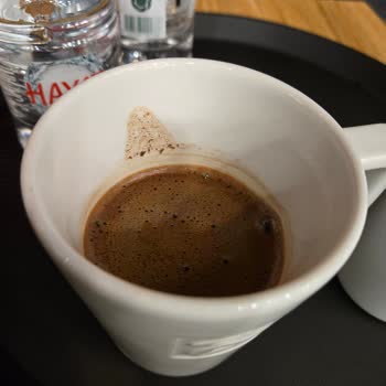 Türk Kahvesi Kupada Servis Edilmez!