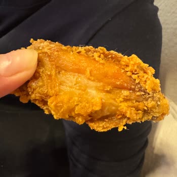 Popeyes'ten Gelen Siparişte Çiğ Ve Temizlenmemiş Kanatlar