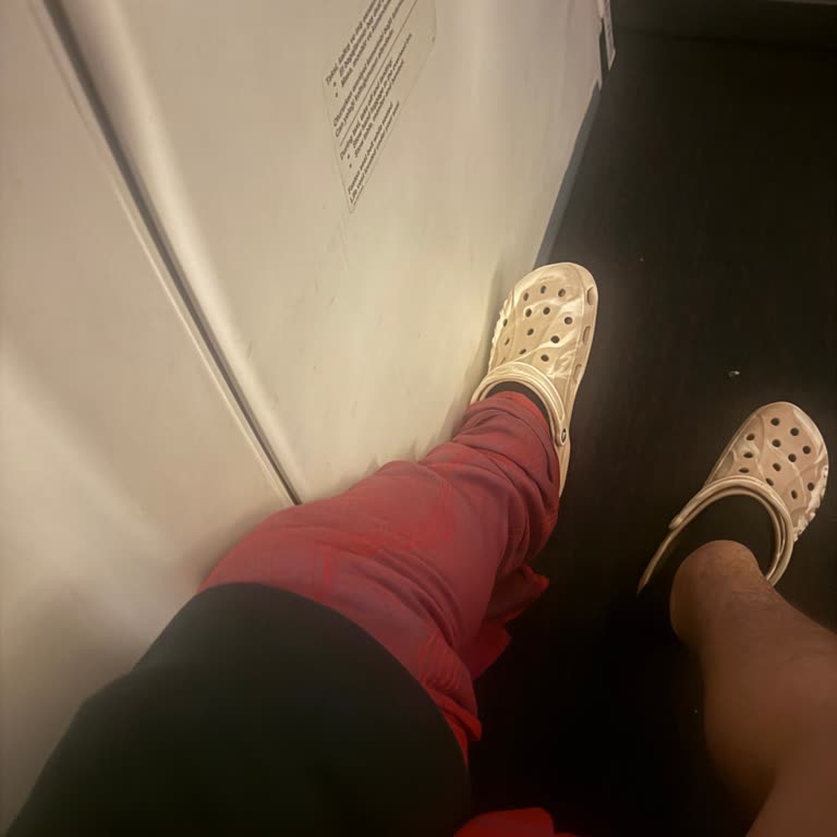 Acil Çıkışta Kapı Boşluğundan Soğuk Hava Nedeniyle Donarak Yolculuk Yapmak Zorunda Kaldım