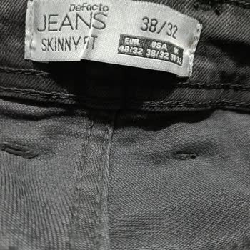 DeFacto Pantolonun İlk Giyimde Yırtılması Ve Aşırı Boya Sorunu