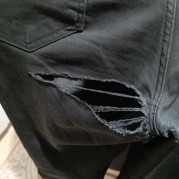 DeFacto Pantolonun İlk Giyimde Yırtılması Ve Aşırı Boya Sorunu