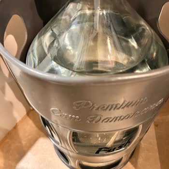 Fuska Damacana Suyunda Kahverengi Yabancı Maddeyle Karşılaştım