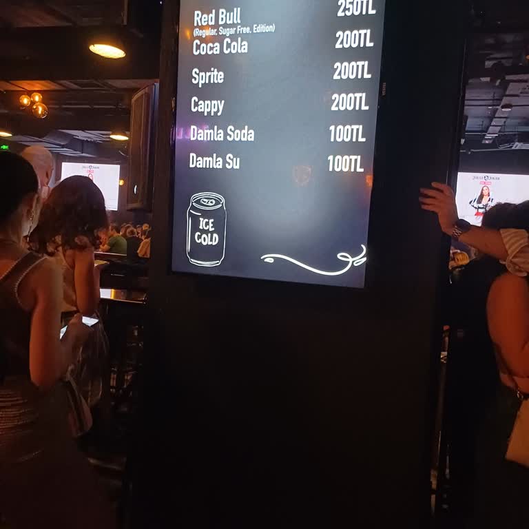 Jolly Joker Kartalda Bistroda İnsanlık Dışı Muamele Ve Fahiş Fiyatlar