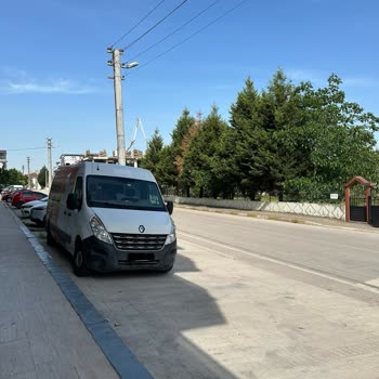 Bebeto Deposu'nun Otopark Ve Çevre Düzenine Duyarsız Davranışı Bina Sakinlerini Mağdur Ediyor