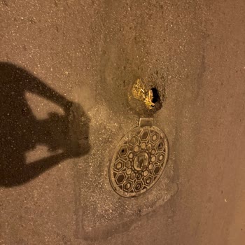 İzmir'de Çukurlu Yollar Sürücüleri Mağdur Ediyor