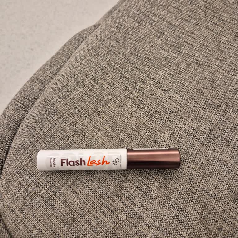 Golden Rose Maskara Kahverengi Değil, Fırçası Kötü Ve Topaklanma Yapıyor!