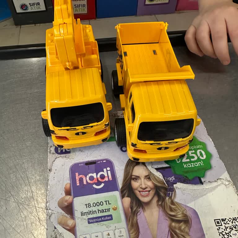 Reyondaki Oyuncaklar Satışta Olmadığı İçin Hayal Kırıklığı
