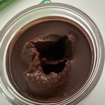 Nuga Çikolatanın Bozuk Dokusu Ve Tadı Hayal Kırıklığı Yaşattı