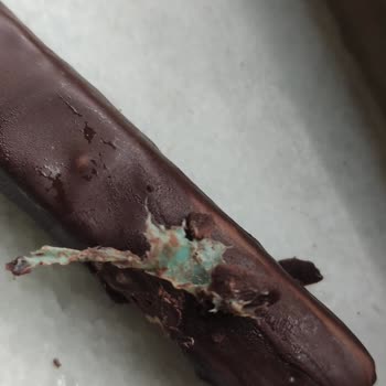 Ülker Fındıklı Hobby Çikolatanın İçinden Plastik Cisim Çıktı