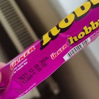 Ülker Fındıklı Hobby Çikolatanın İçinden Plastik Cisim Çıktı