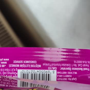 Ülker Fındıklı Hobby Çikolatanın İçinden Plastik Cisim Çıktı