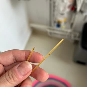 Çubuk Makarna İçinden Siyah Lekeler Çıktı!