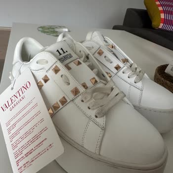 Shopierden Alınan Valentino Ayakkabılar Sahte Çıktı Kutusu Yırtık Ve Plastik Kokuyor