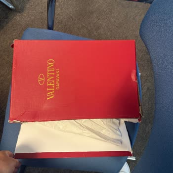 Shopierden Alınan Valentino Ayakkabılar Sahte Çıktı Kutusu Yırtık Ve Plastik Kokuyor