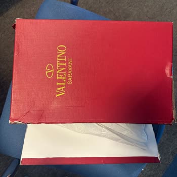 Shopierden Alınan Valentino Ayakkabılar Sahte Çıktı Kutusu Yırtık Ve Plastik Kokuyor