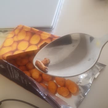 Aldığım Cipsin İçinden Tahta Çıktı, Dişim Kırılıyordu