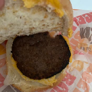 Yanmış Ve Kötü Hazırlanmış Burger King Menüsü Hayal Kırıklığı Yarattı